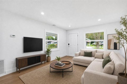 House in Largo, Florida 3 bedrooms, 103.12 sq.m. № 2427049 - photo 4