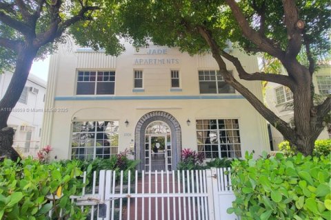 Condominio en Miami Beach, Florida, 2 dormitorios  № 1980624