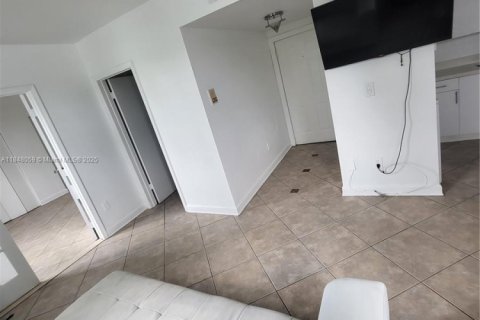 Condominio en alquiler en Miami Beach, Florida, 2 dormitorios, 64.1 m2 № 1980624 - foto 4