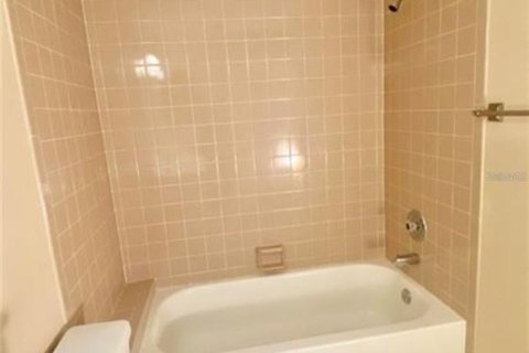 Apartamento en alquiler en Oldsmar, Florida, 2 dormitorios, 85.01 m2 № 1904988 - foto 5