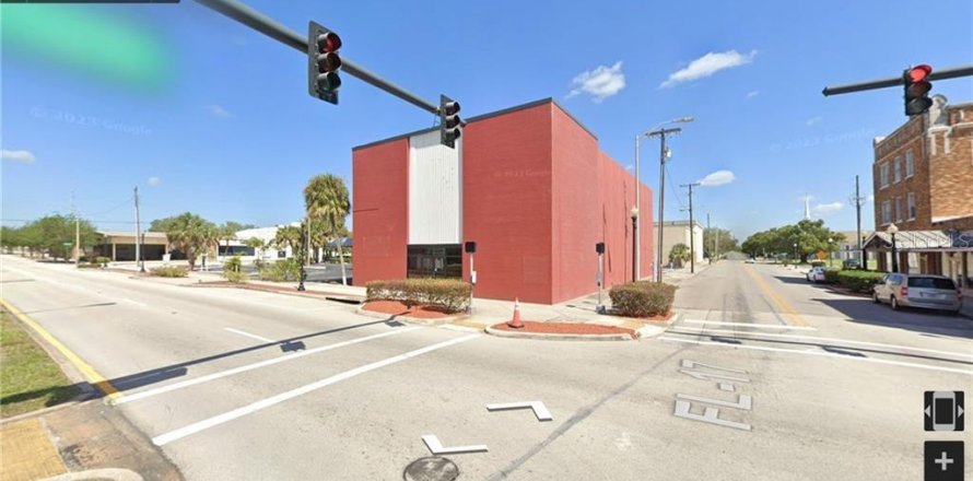 Propiedad comercial en Avon Park, Florida 795.8 m2 № 1254186