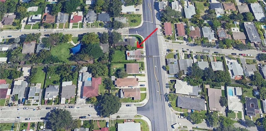 Commercial property in Miami, Florida № 1820023