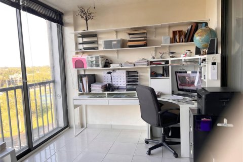 Condo in Weston, Florida, 1 bedroom  № 1994927 - photo 4