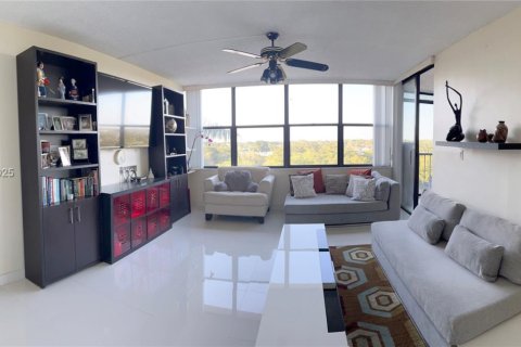 Condo in Weston, Florida, 1 bedroom  № 1994927 - photo 1