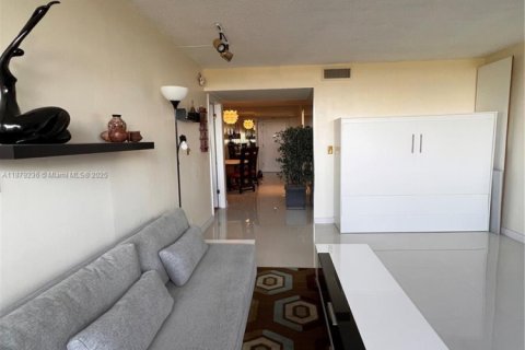 Condo in Weston, Florida, 1 bedroom  № 1994927 - photo 10