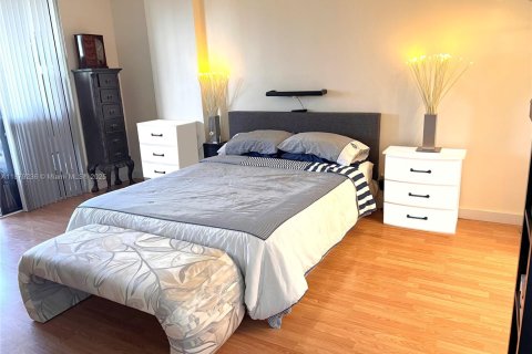 Condo in Weston, Florida, 1 bedroom  № 1994927 - photo 5