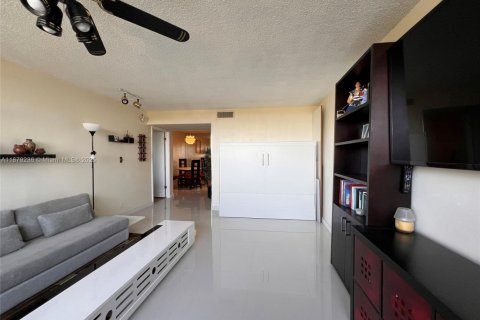 Condo in Weston, Florida, 1 bedroom  № 1994927 - photo 9