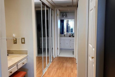 Condo in Weston, Florida, 1 bedroom  № 1994927 - photo 6