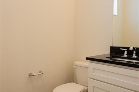 Townhouse in Saint Petersburg, Florida 3 bedrooms, 180.69 sq.m. № 2209751 - photo 18