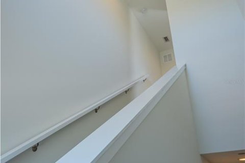 Townhouse in Saint Petersburg, Florida 3 bedrooms, 180.69 sq.m. № 2209751 - photo 4