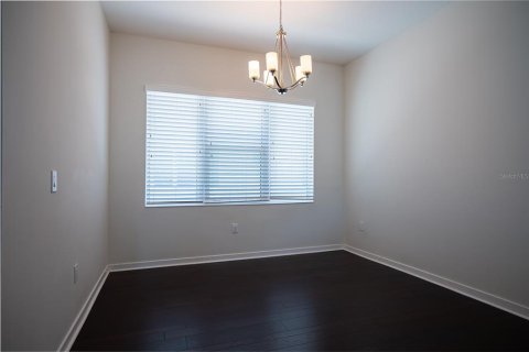 Townhouse in Saint Petersburg, Florida 3 bedrooms, 180.69 sq.m. № 2209751 - photo 5