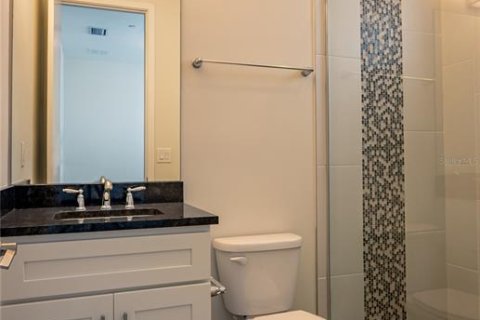 Townhouse in Saint Petersburg, Florida 3 bedrooms, 180.69 sq.m. № 2209751 - photo 17