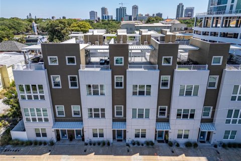 Townhouse in Saint Petersburg, Florida 3 bedrooms, 180.69 sq.m. № 2209751