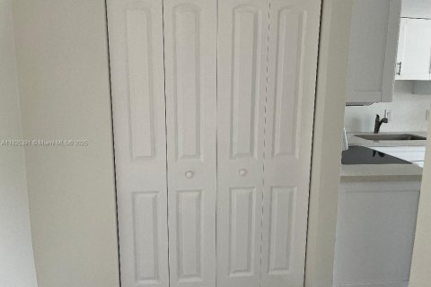 Copropriété à louer à Miami, Floride: 2 chambres, 84.63 m2 № 1935117 - photo 5