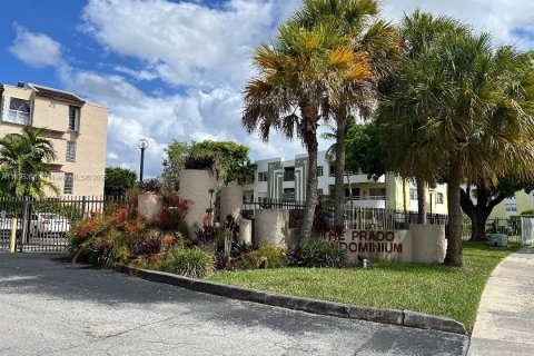 Copropriété à louer à Miami, Floride: 2 chambres, 84.63 m2 № 1935117 - photo 2