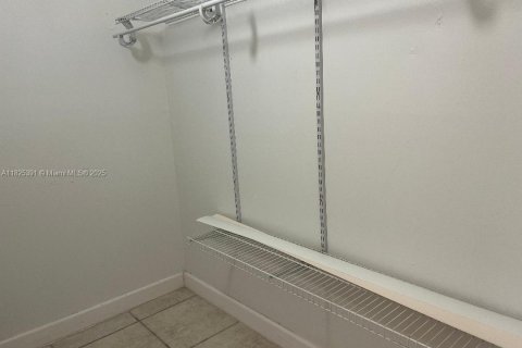 Copropriété à louer à Miami, Floride: 2 chambres, 84.63 m2 № 1935117 - photo 18