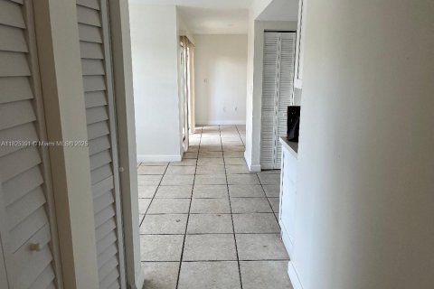 Copropriété à louer à Miami, Floride: 2 chambres, 84.63 m2 № 1935117 - photo 10