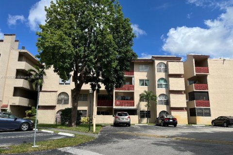 Copropriété à louer à Miami, Floride: 2 chambres, 84.63 m2 № 1935117 - photo 1