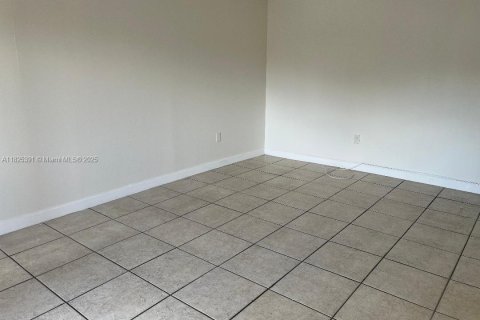 Copropriété à louer à Miami, Floride: 2 chambres, 84.63 m2 № 1935117 - photo 4