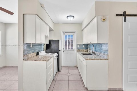 Villa ou maison à louer à Hollywood, Floride: 1 chambre, 65.03 m2 № 1797123 - photo 10