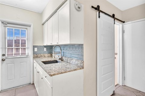 Villa ou maison à louer à Hollywood, Floride: 1 chambre, 65.03 m2 № 1797123 - photo 11