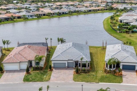 Villa ou maison à louer à Port St. Lucie, Floride: 4 chambres, 255.02 m2 № 2254609 - photo 3