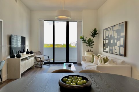 Apartamento en alquiler en Miami, Florida, 1 dormitorio, 80.36 m2 № 1979326 - foto 5