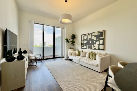 Apartamento en alquiler en Miami, Florida, 1 dormitorio, 80.36 m2 № 1979326 - foto 1