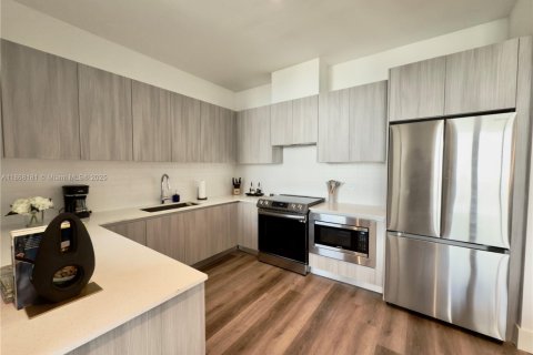 Apartamento en alquiler en Miami, Florida, 1 dormitorio, 80.36 m2 № 1979326 - foto 3