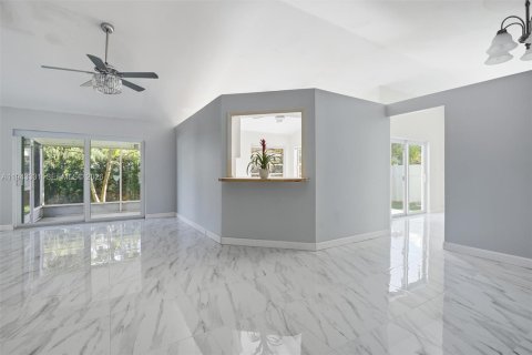 Villa ou maison à vendre à Hialeah, Floride: 3 chambres, 143.53 m2 № 1999583 - photo 6