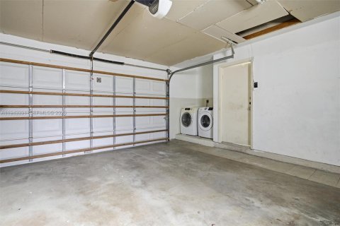 Villa ou maison à vendre à Hialeah, Floride: 3 chambres, 143.53 m2 № 1999583 - photo 28