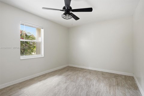 Villa ou maison à vendre à Hialeah, Floride: 3 chambres, 143.53 m2 № 1999583 - photo 23