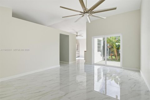 Villa ou maison à vendre à Hialeah, Floride: 3 chambres, 143.53 m2 № 1999583 - photo 14