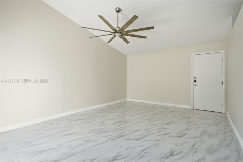 Villa ou maison à vendre à Hialeah, Floride: 3 chambres, 143.53 m2 № 1999583 - photo 15