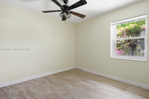 Villa ou maison à vendre à Hialeah, Floride: 3 chambres, 143.53 m2 № 1999583 - photo 25