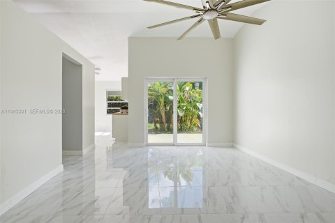 Villa ou maison à vendre à Hialeah, Floride: 3 chambres, 143.53 m2 № 1999583 - photo 8