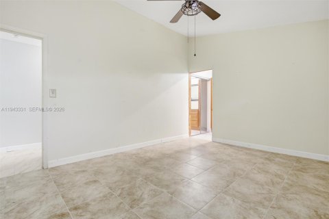 Villa ou maison à vendre à Hialeah, Floride: 3 chambres, 143.53 m2 № 1999583 - photo 17