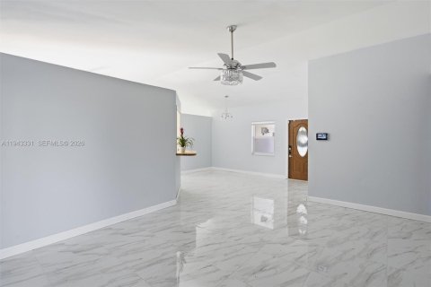 Villa ou maison à vendre à Hialeah, Floride: 3 chambres, 143.53 m2 № 1999583 - photo 3