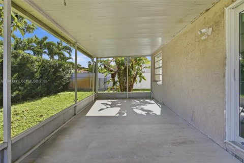 Villa ou maison à vendre à Hialeah, Floride: 3 chambres, 143.53 m2 № 1999583 - photo 29