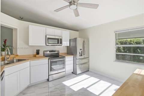 Villa ou maison à vendre à Hialeah, Floride: 3 chambres, 143.53 m2 № 1999583 - photo 9