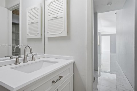 Villa ou maison à vendre à Hialeah, Floride: 3 chambres, 143.53 m2 № 1999583 - photo 22