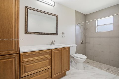 Villa ou maison à vendre à Hialeah, Floride: 3 chambres, 143.53 m2 № 1999583 - photo 19