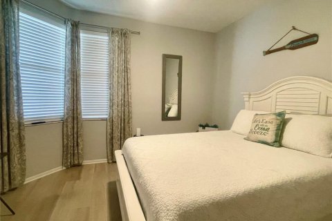 Condo in South Pasadena, Florida, 2 bedrooms  № 2379031 - photo 13