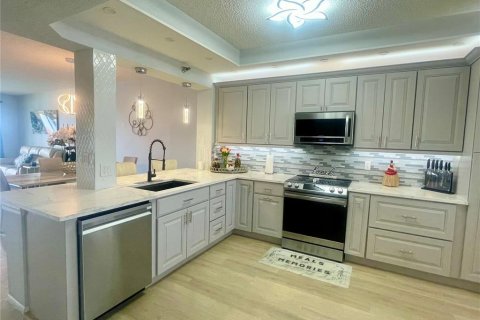 Condo in South Pasadena, Florida, 2 bedrooms  № 2379031 - photo 27