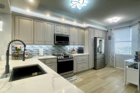 Condo in South Pasadena, Florida, 2 bedrooms  № 2379031 - photo 5