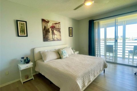 Condo in South Pasadena, Florida, 2 bedrooms  № 2379031 - photo 8