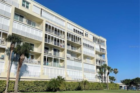 Condo in South Pasadena, Florida, 2 bedrooms  № 2379031 - photo 17
