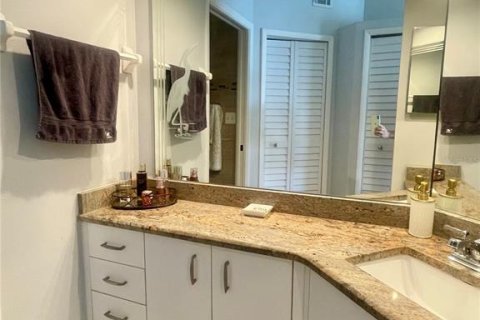 Condo in South Pasadena, Florida, 2 bedrooms  № 2379031 - photo 9