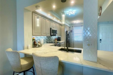 Condo in South Pasadena, Florida, 2 bedrooms  № 2379031 - photo 7
