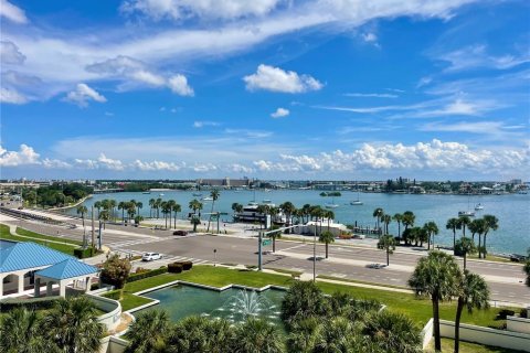 Condo in South Pasadena, Florida, 2 bedrooms  № 2379031 - photo 15